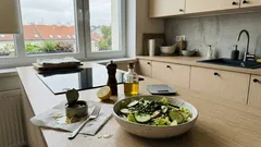 Tuňákový salát za pár minut, který opravdu zasytí: drobnosti v surovinách i na etiketě