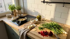 Raz dva a na stole: řepný salát s vejci a velkou hrstí bylinek