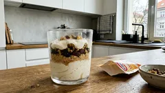 Nejrychlejší pohárový dezert do skleničky: zakysaná smetana, sušenky a malý trik s vanilinem