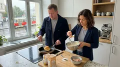 Nadýchané kefírové lívance se sýrem: hotové za pár minut (a proč v těstě stačí soda)