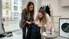 Péřová bunda bez praní: dvě šetrné metody na skvrny, aby zůstala nadýchaná