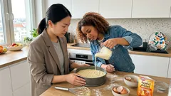 Koláč „Měkké polštářky“: smetanové těsto za pár minut a mřížka navrch