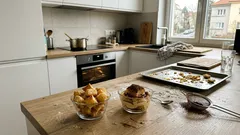 Dezert do skleničky z listového těsta a smetanového krému: křupne hned, za chvíli je ještě lepší