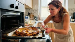 Palačinka z trouby za 15 minut: tajemství, proč tak vyběhne (a čím ji doladit)